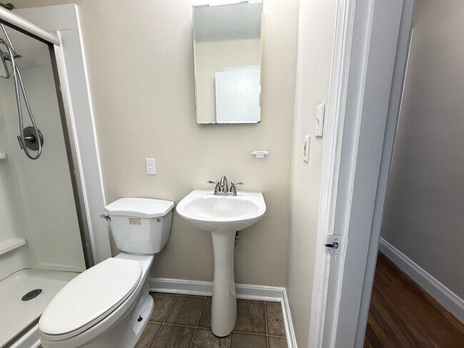 Building Photo - 825 Parkway Dr