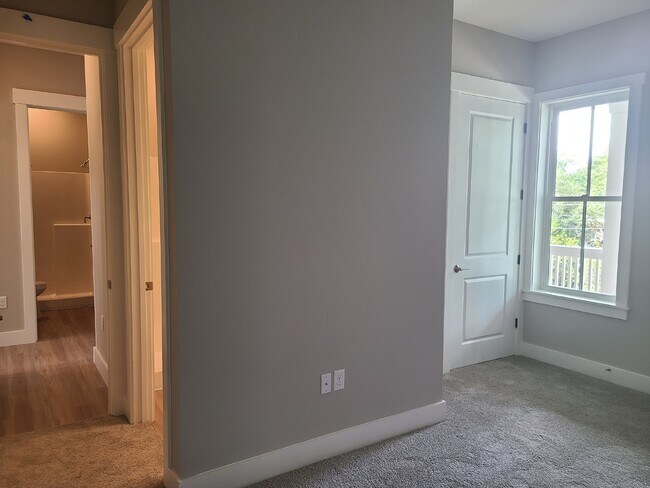 Building Photo - Two Bedroom Apartment, Walking Distance to Downtown Bluffton!