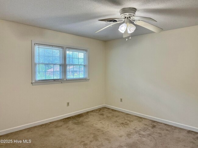 Building Photo - 502 Plantation Dr