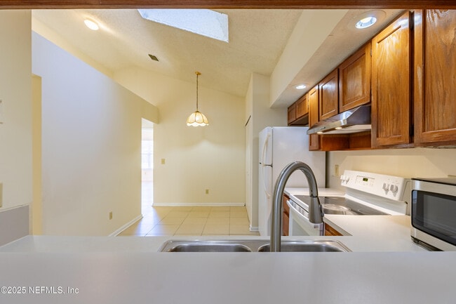 Building Photo - 8795 Ivey Rd