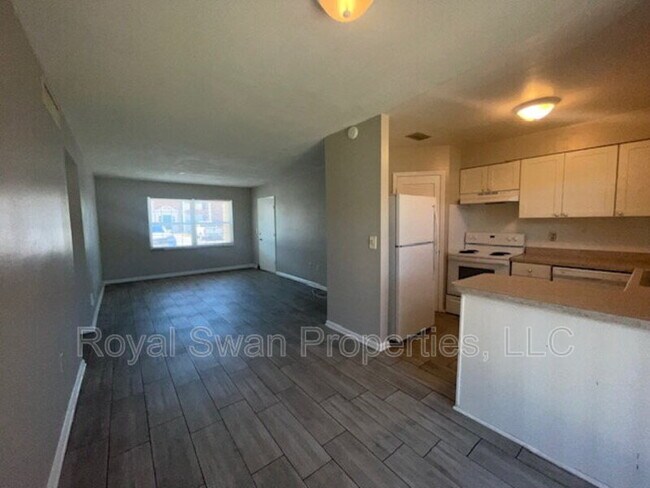 Building Photo - 1920 E Edgewood Dr