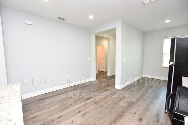 Building Photo - 525 Albatross Dr