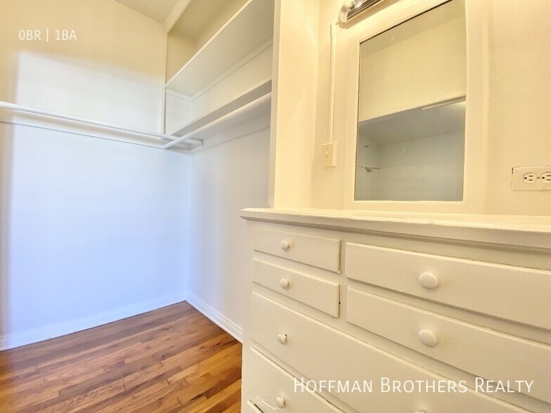 Building Photo - 838 Sanborn Ave