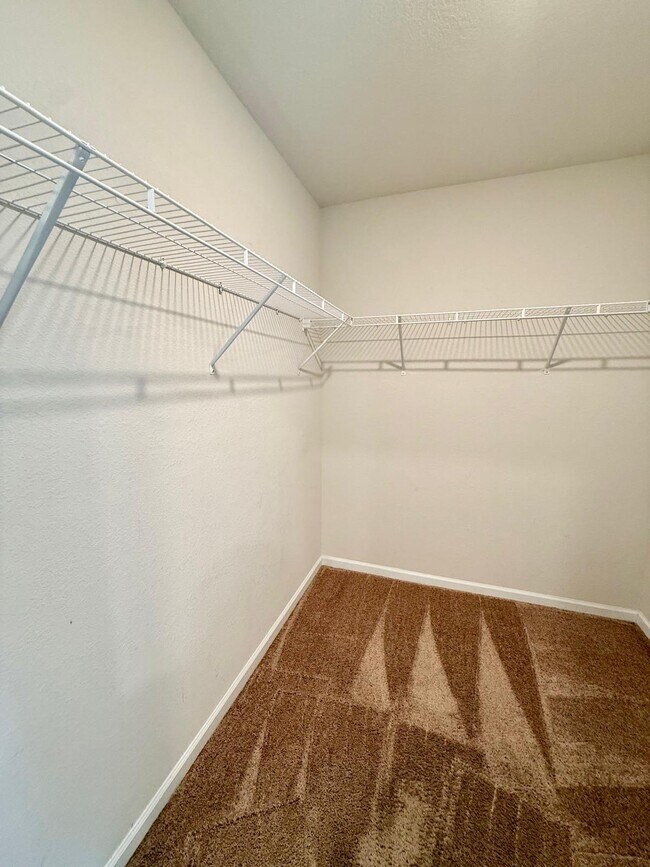 Building Photo - 6200 Lowe Ln