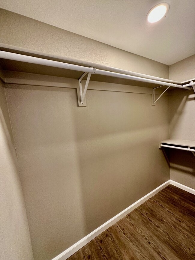 Building Photo - Charming 2-Bedroom Basement Unit with Private Yard – Flat-Rate Utilities!