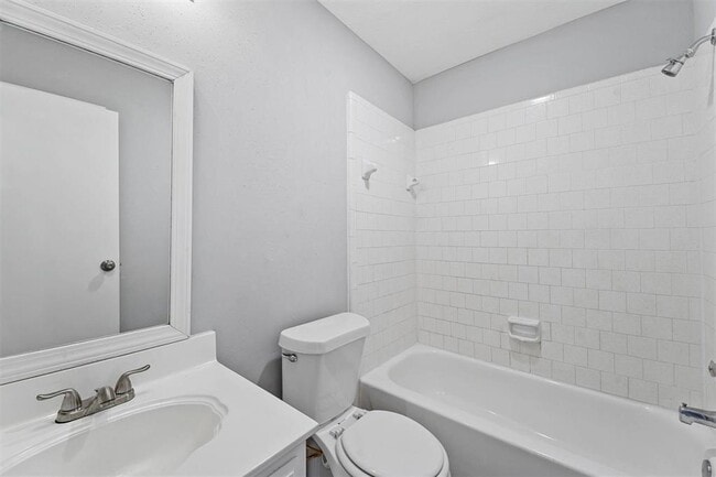 Building Photo - 22101 Moss Falls Ln
