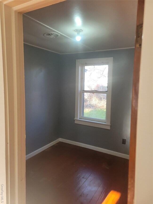 Building Photo - 181 Ulster Ave