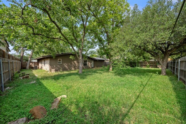 Building Photo - 3100 Whiteway Dr