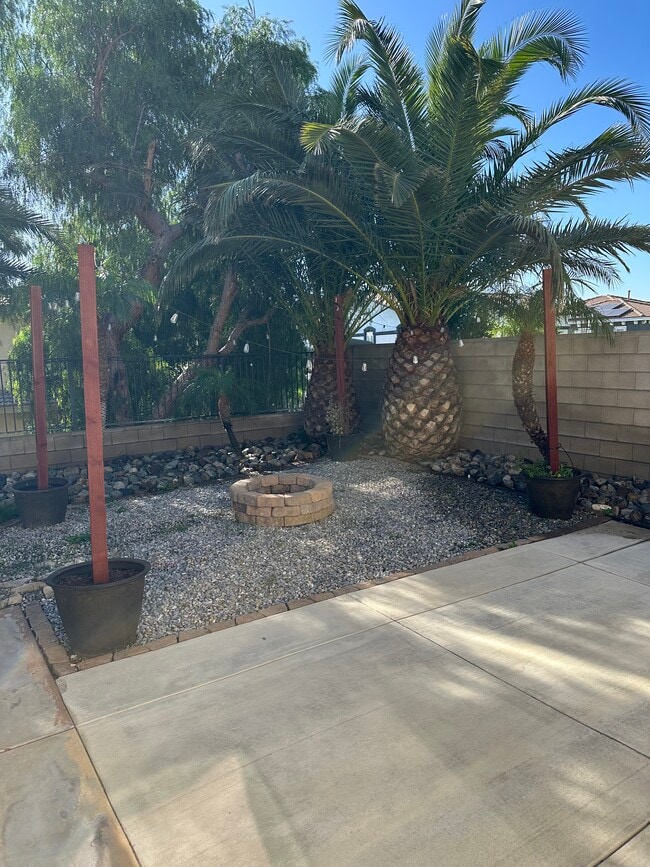 Building Photo - 16275 Summerset Street