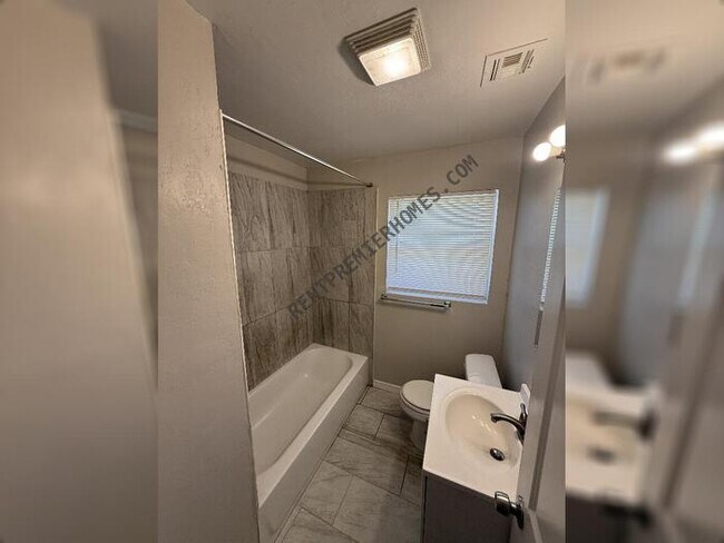 Building Photo - 4804 N Woodward Ave