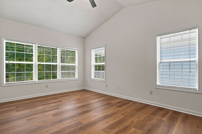 Building Photo - 13 Paddington Ln