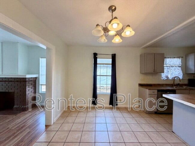 Building Photo - 1231 N Boston Pl