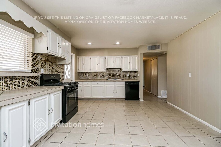 Building Photo - 1754 W 2nd St