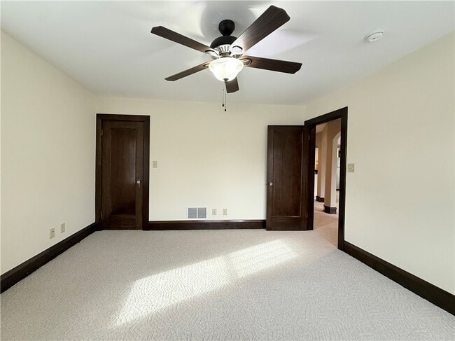Building Photo - 161 Oakwood Ave