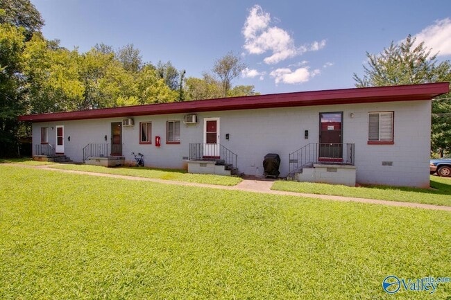 Building Photo - 1328 Oshaughnessy Ave NE