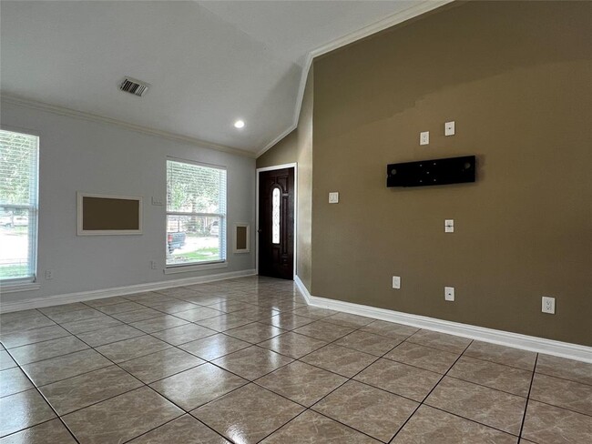 Building Photo - 15303 Riverside Grove Dr