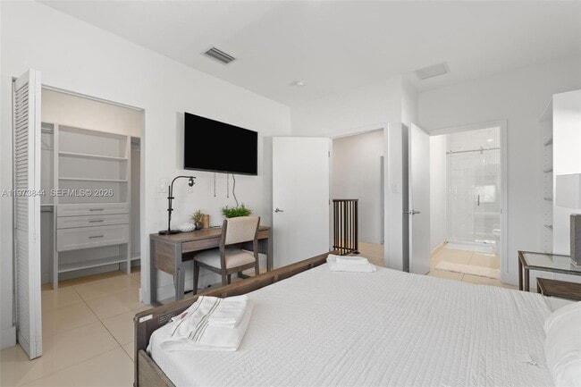 Building Photo - 206 NW 11th Ct