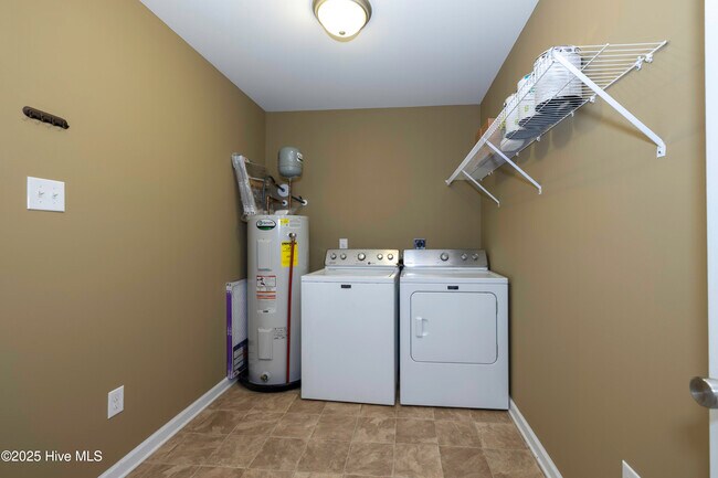 Building Photo - 209 Oak Grove Cir