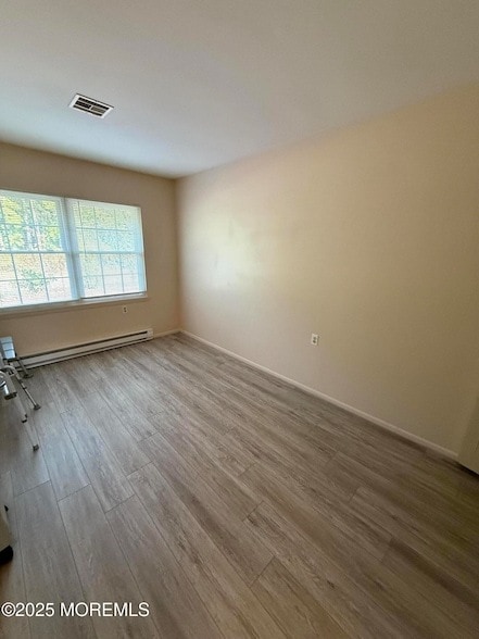 Building Photo - 1178B Clydebank Ct