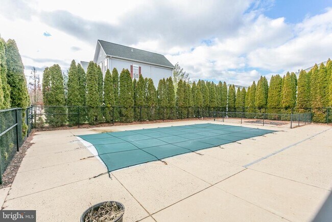 Building Photo - 645 Constellation Square SE