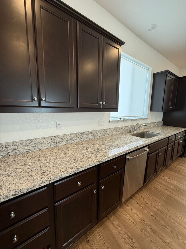 Building Photo - LAKE VIEW