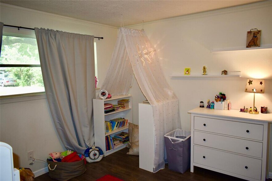 Building Photo - 4624 Verone St