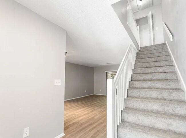Building Photo - 2820 S Pines Dr