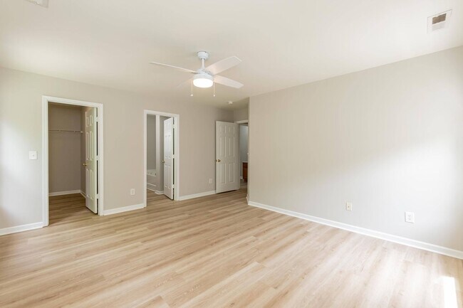 Building Photo - Four Bedroom Home in Sought After Neighborhood!