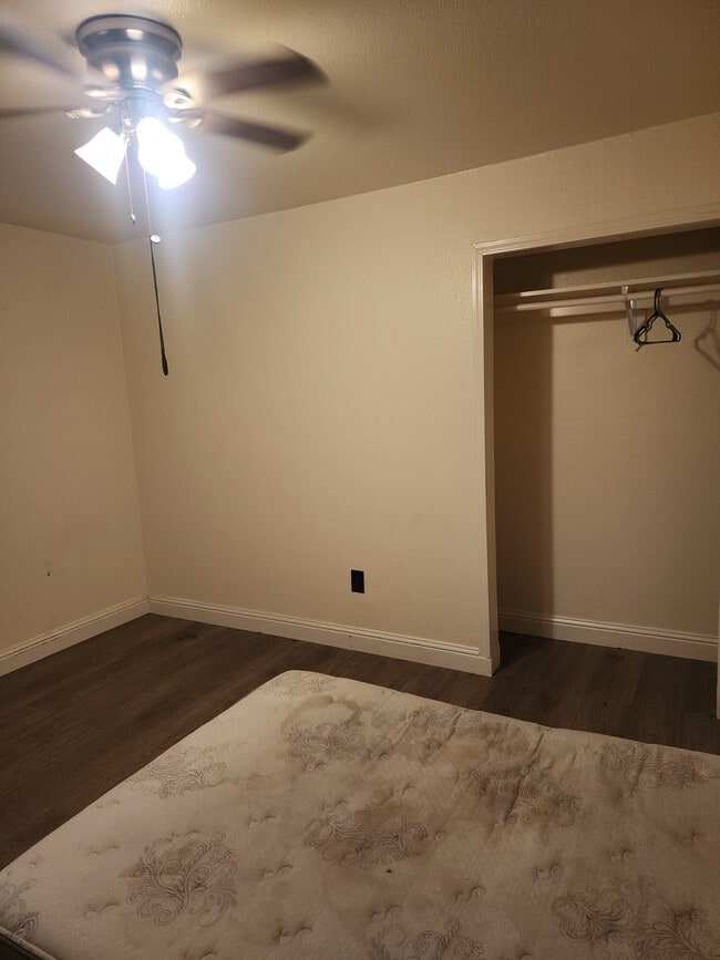 Building Photo - 635 Perfidia St