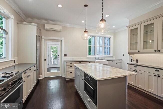 Building Photo - 12 Murray Pl