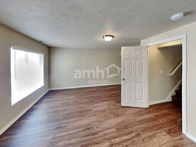 Building Photo - 156 W Rory Ln