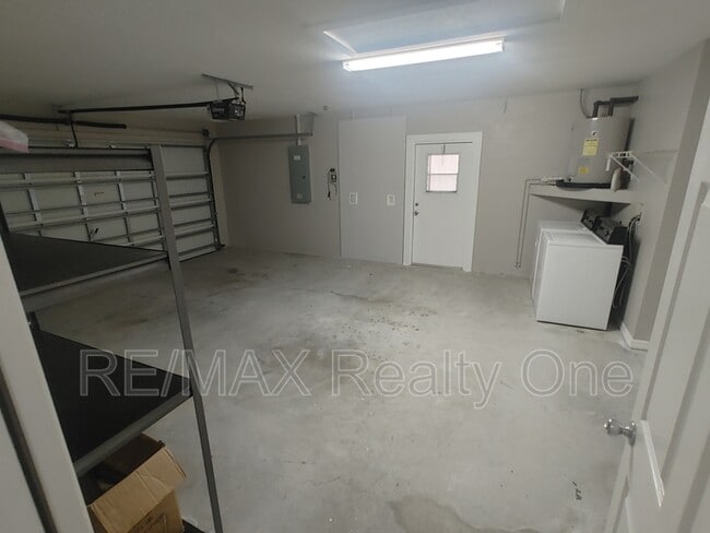 Building Photo - 6755 W Oak Park Blvd