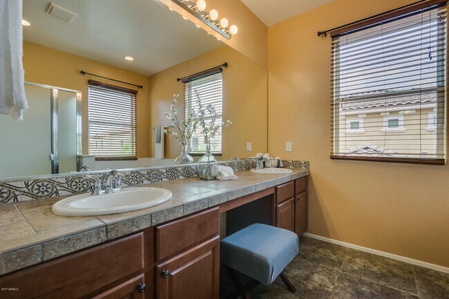 Building Photo - 9119 S Terry Ln