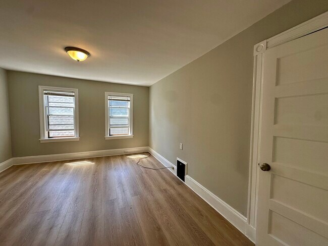 Building Photo - 18 Bromfield Rd