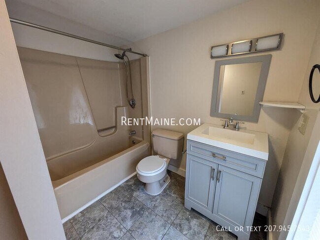 Building Photo - 12 Spring St