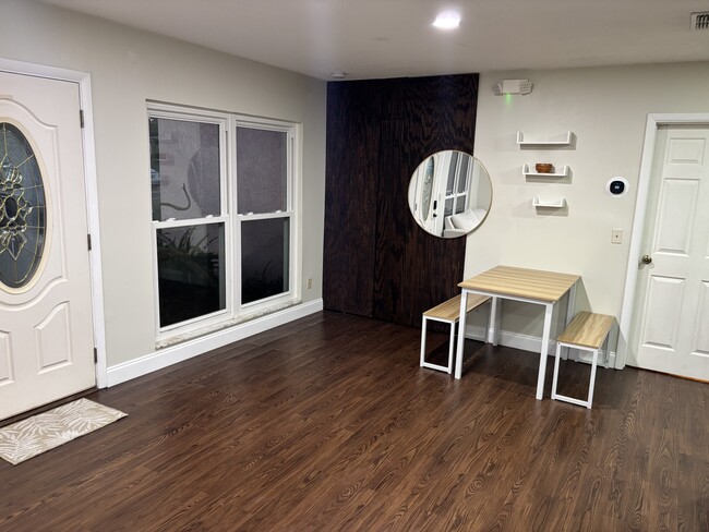 Building Photo - 12235 Mallory Dr