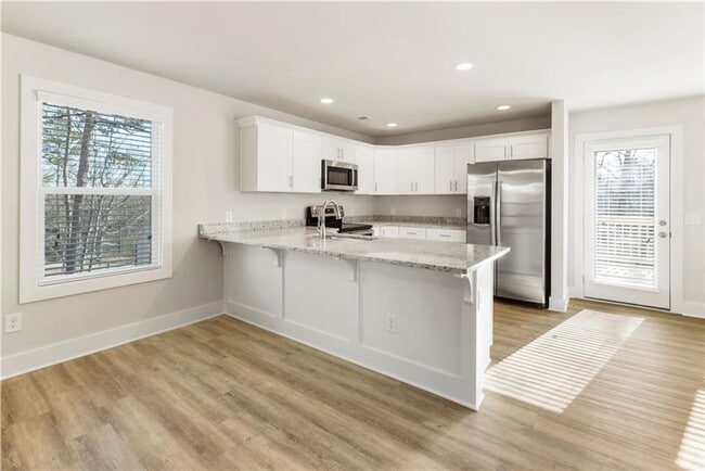 Building Photo - 3 bedroom/2.5 bath Like New in Forsyth Cou...