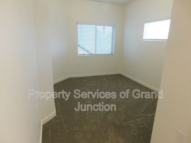 Building Photo - 662 Brookwillow Dr
