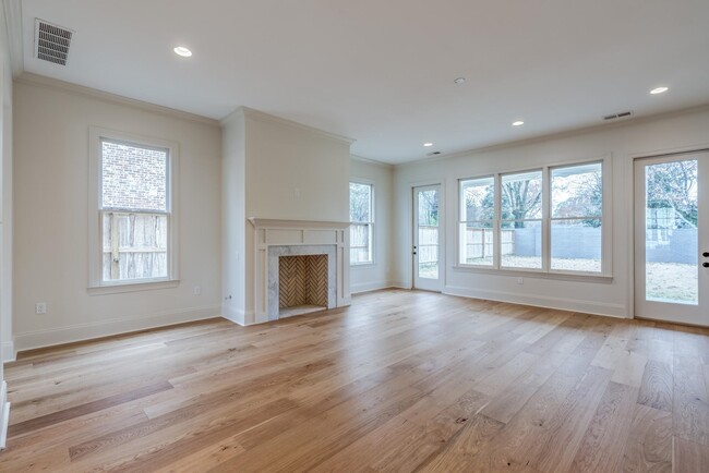 Building Photo - 455 Oma Cove