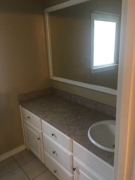 Master Bath - 2423 26th St