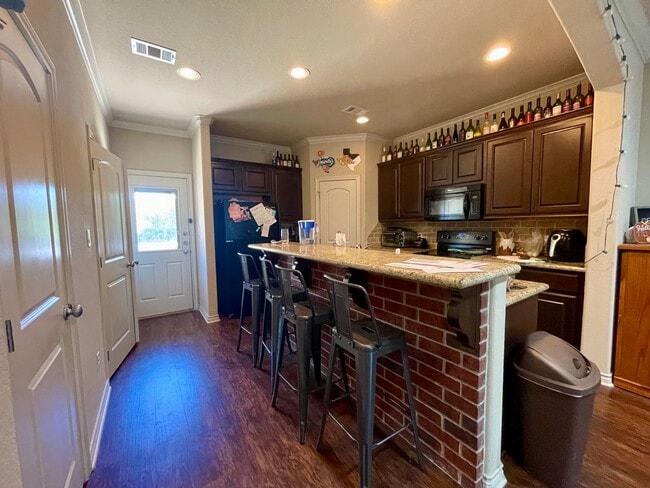 Building Photo - BEAUTIFUL 2/2.5 in Gateway Villas! August ...