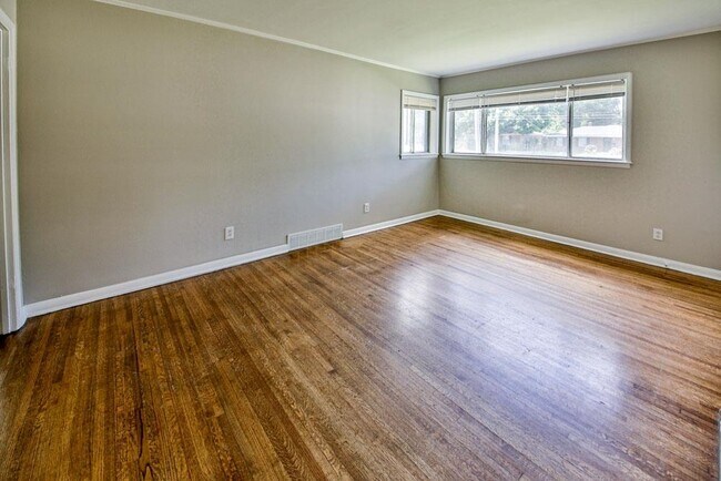 Building Photo - 4773 Quince Rd