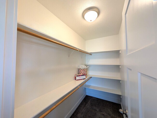 Building Photo - 4 BED HOME FOR RENT IN BENTON CITY MOVE-IN...