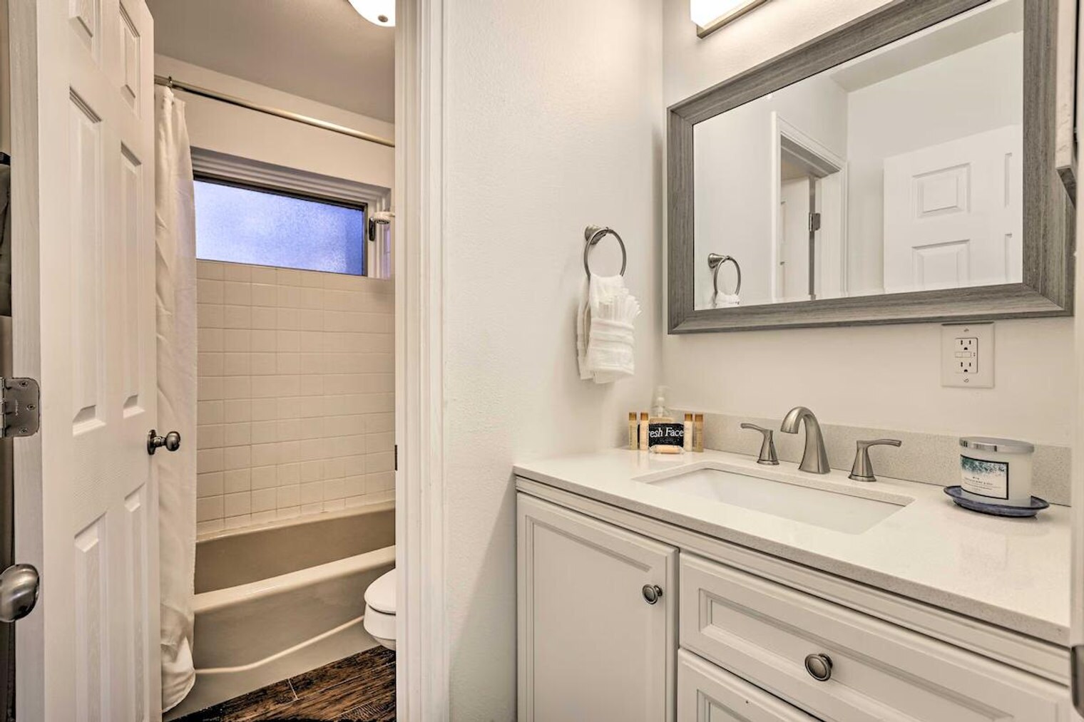 Building Photo - 163 Burgundy Cir