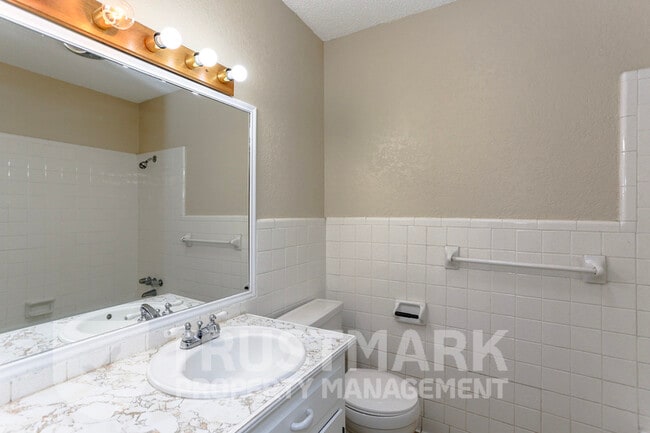 Building Photo - 417 Cottonwood Dr