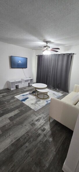 Building Photo - 530 S Park Rd