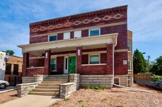 Building Photo - 112 N Center St