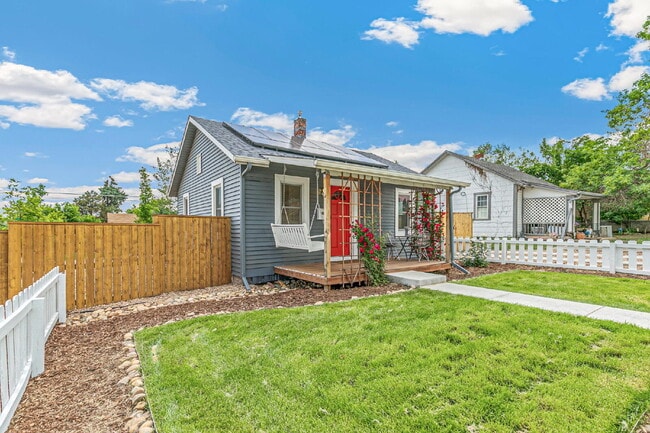 Building Photo - $2,595, 3-bed, 2-bath, located in Denver w...