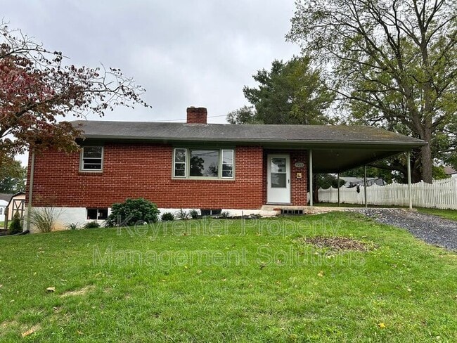 Building Photo - 2212 Third St.