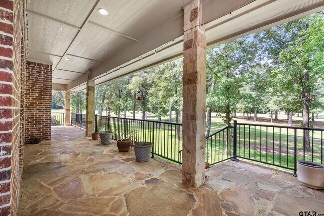 Building Photo - 440 Bunker Dr